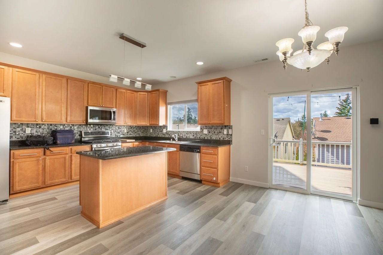 20423 124th Ave Ne - Photo 4 of 17