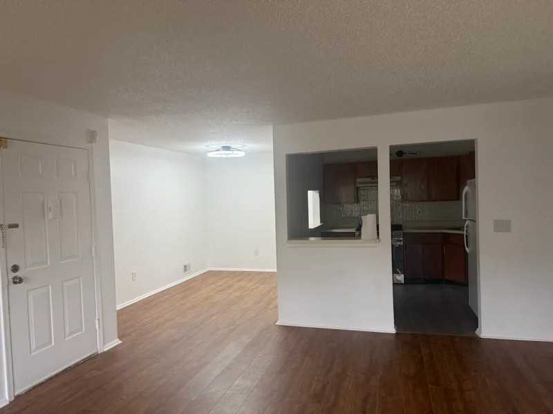 436 Danbury Ln - Photo 3 of 34