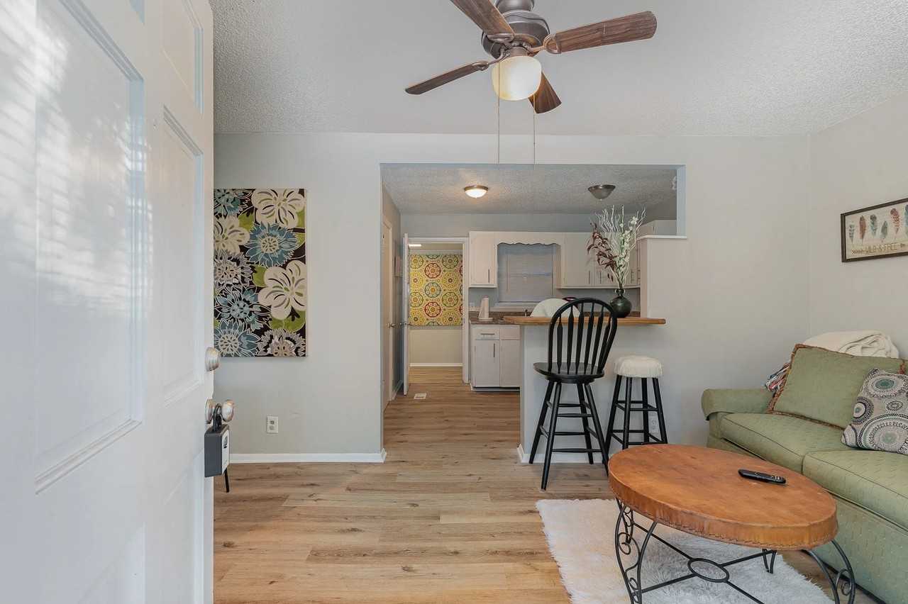 341 Valeria St - Photo 3 of 19