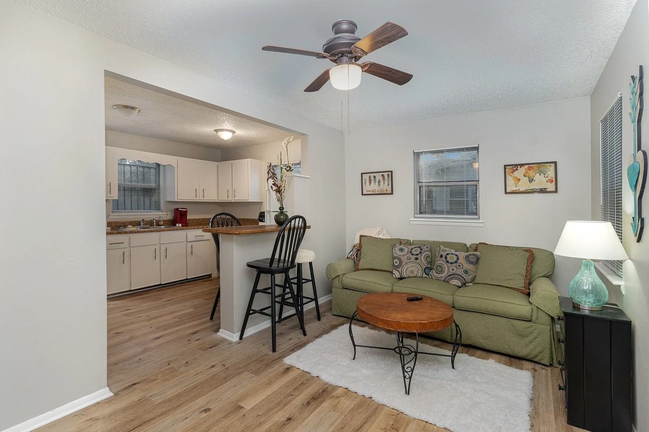 341 Valeria St - Photo 5 of 19