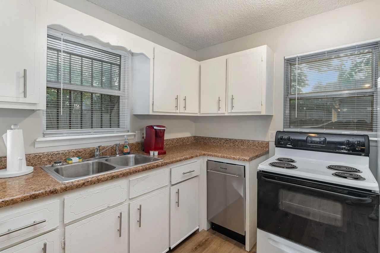 341 Valeria St - Photo 7 of 19