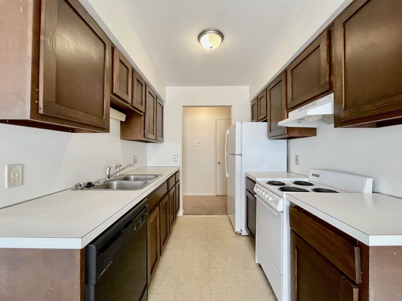 Leonard Hills Apartments in Downtown GR - Photo 2 of 7