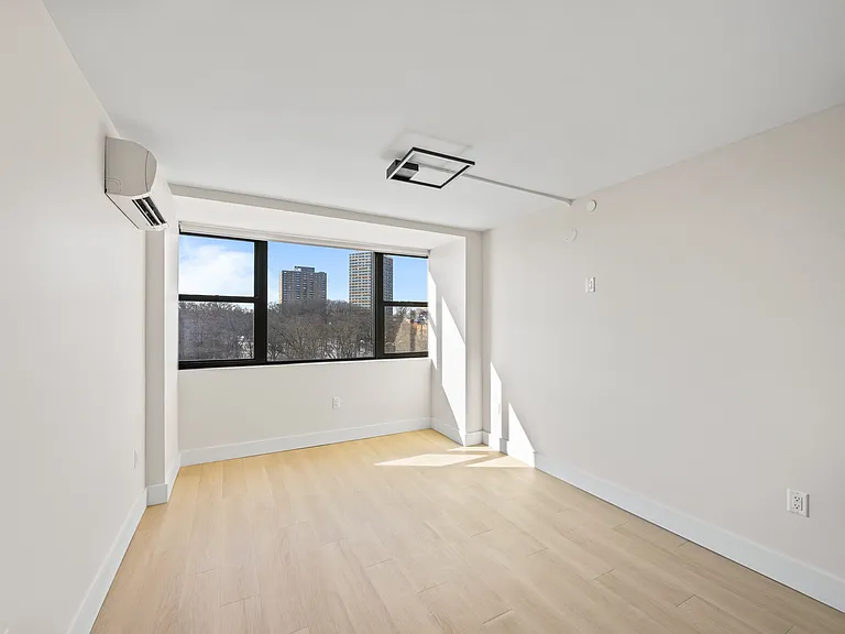 Elizabeth Ave - Photo 7 of 14