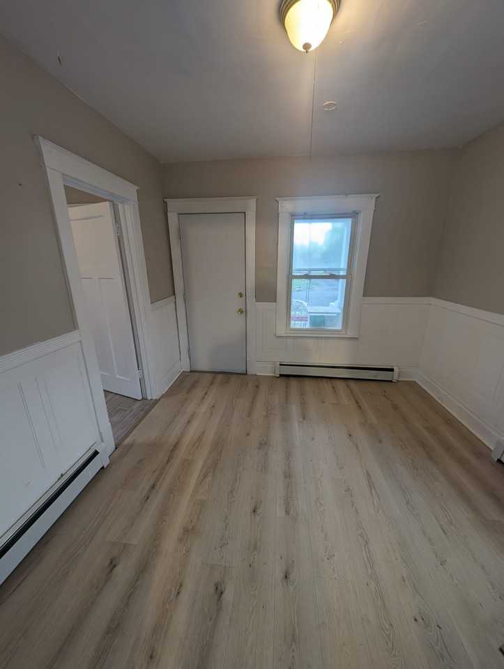 1138 La Salle Ave #1 - Photo 2 of 8