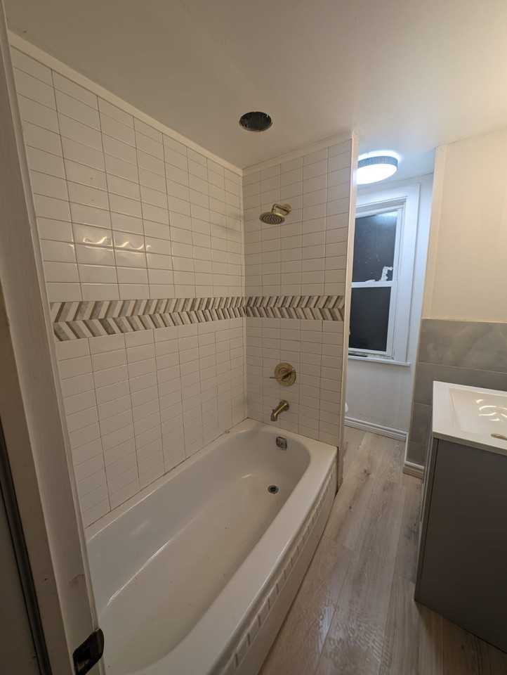 1138 La Salle Ave #1 - Photo 3 of 8