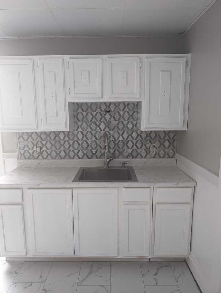 1138 La Salle Ave #1 - Photo 6 of 8