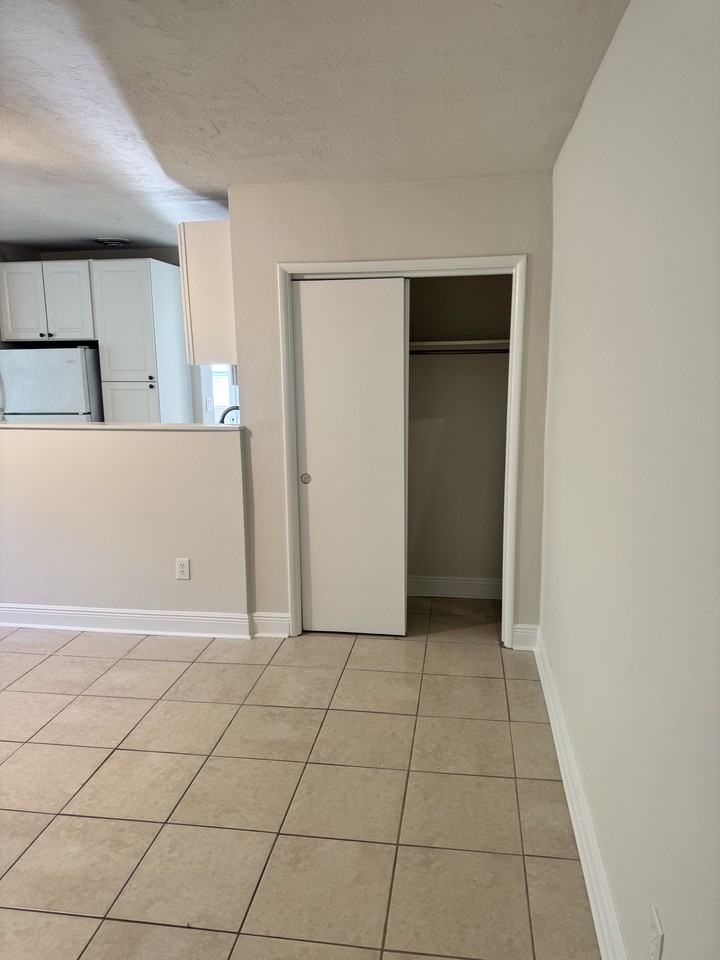 900 1st St N #7 - Photo 4 of 10