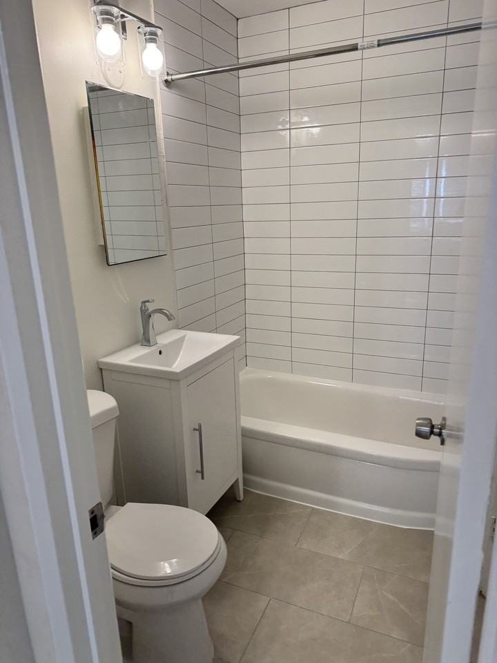 900 1st St N #7 - Photo 5 of 10