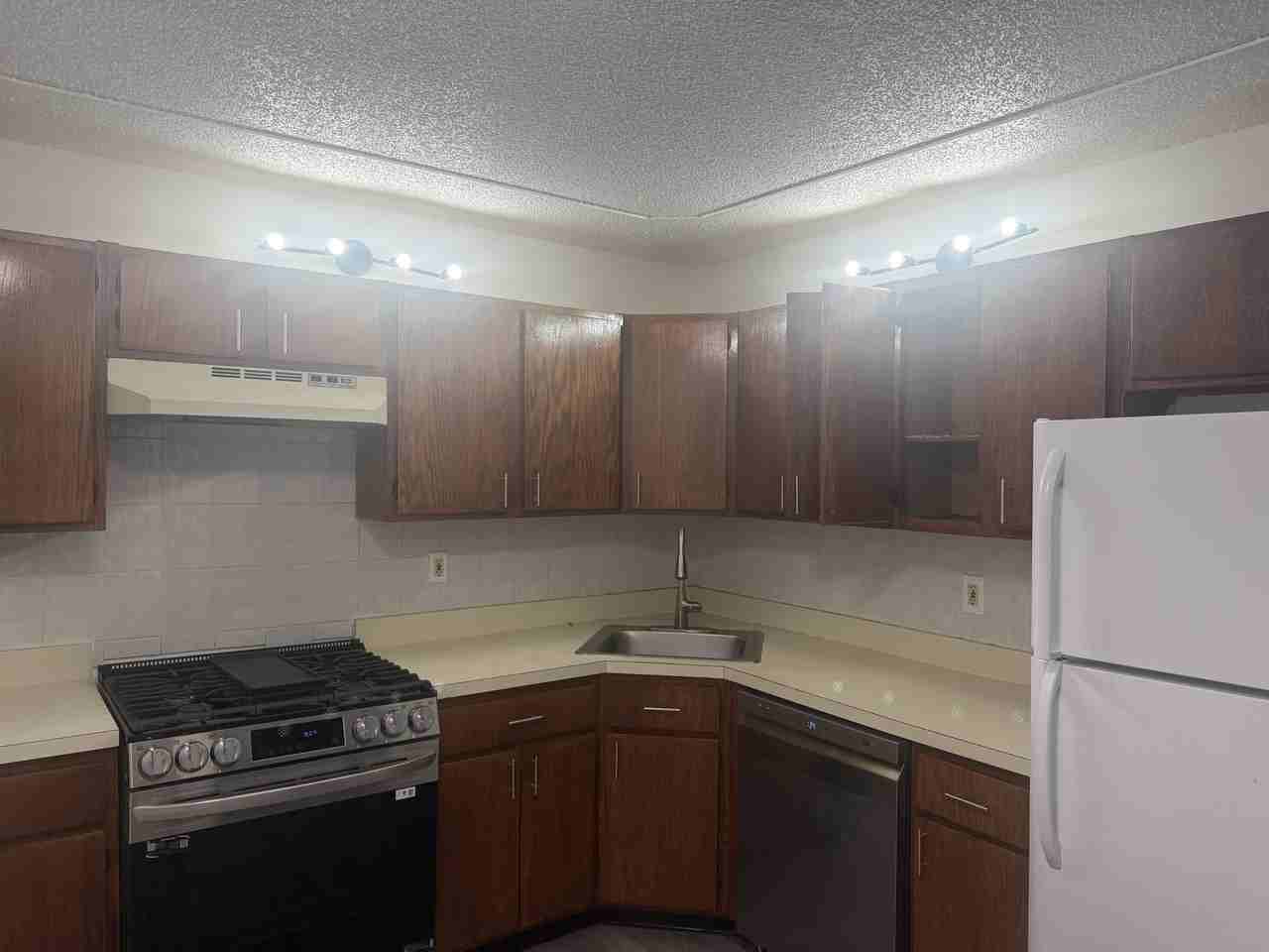 436 Danbury Ln #436 - Photo 4 of 35