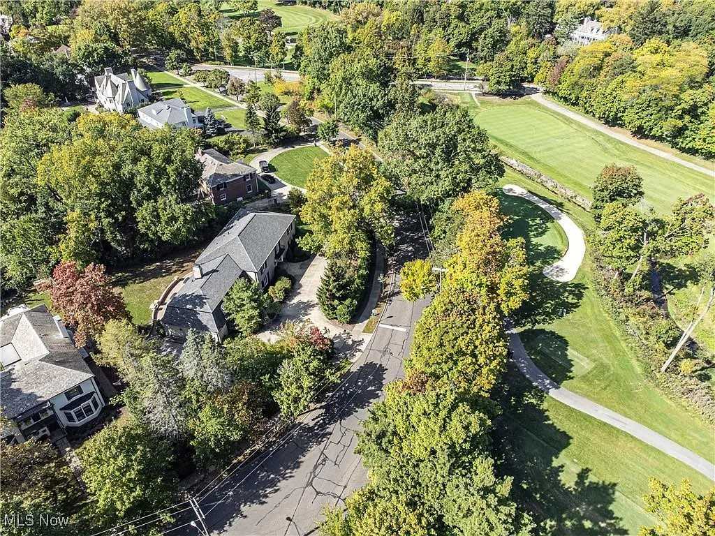 18220 Parkland Dr #NA - Photo 3 of 24