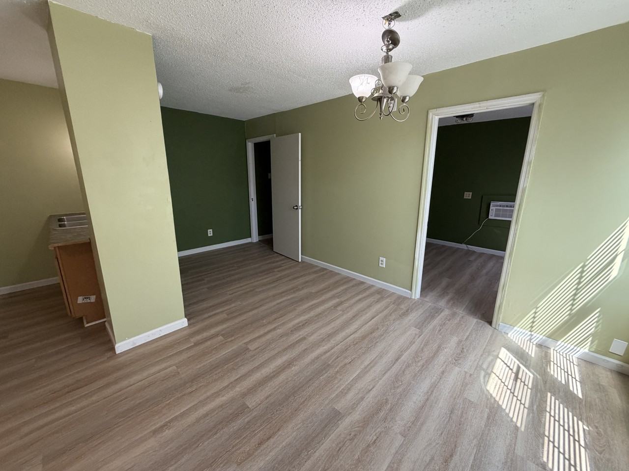 5103 N Main St #B - Photo 6 of 8