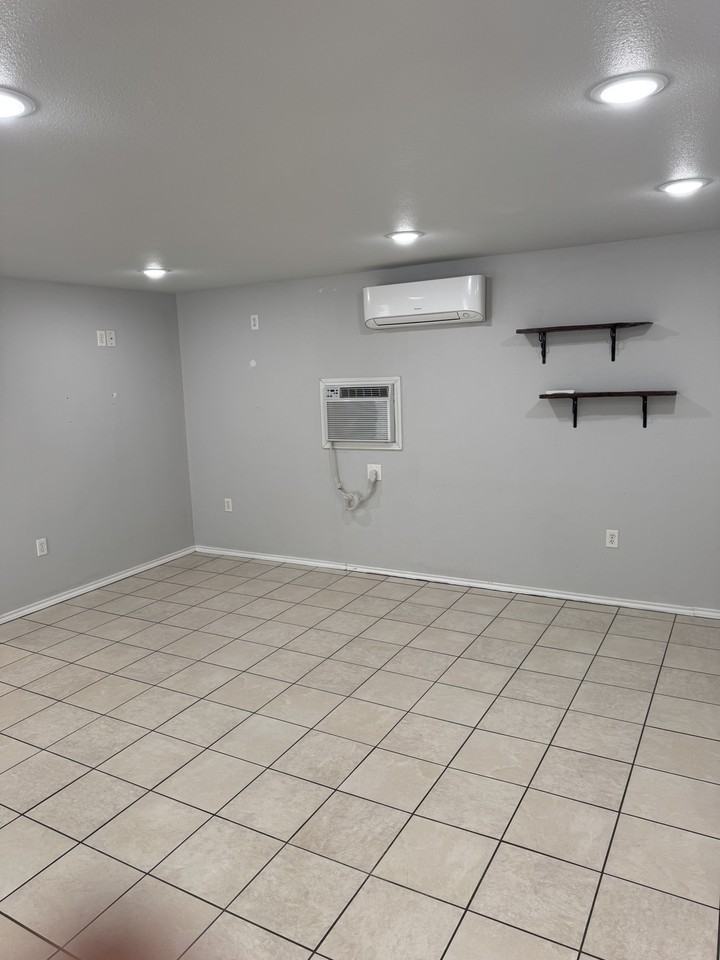 1090 N Walnut St #NA - Photo 7 of 8