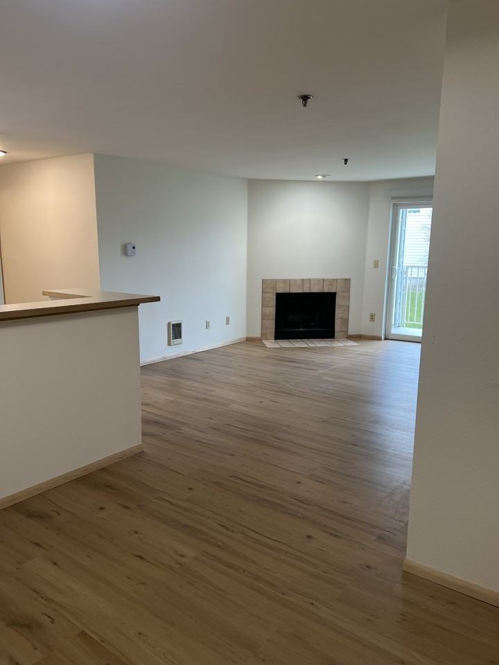 975 Aberdeen Avenue Northeast B 102 #NA - Photo 4 of 24