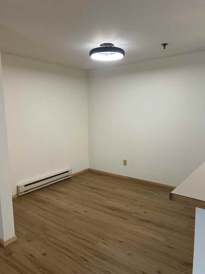 975 Aberdeen Avenue Northeast B 102 #NA - Photo 5 of 24