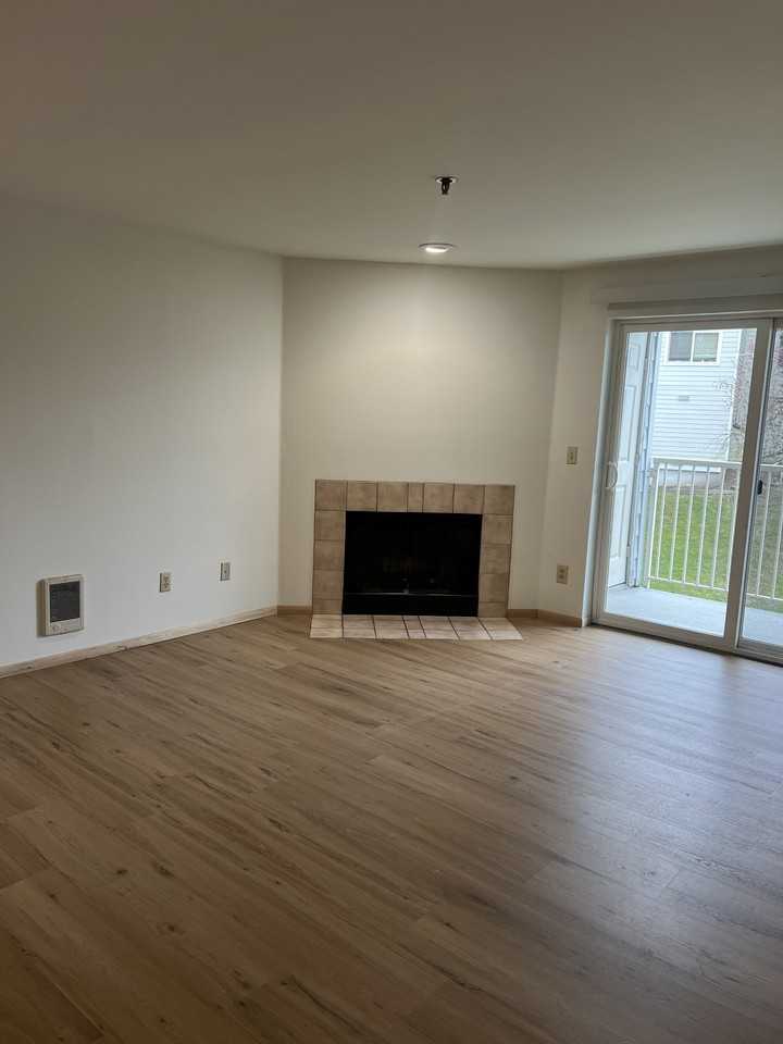 975 Aberdeen Avenue Northeast B 102 #NA - Photo 7 of 24