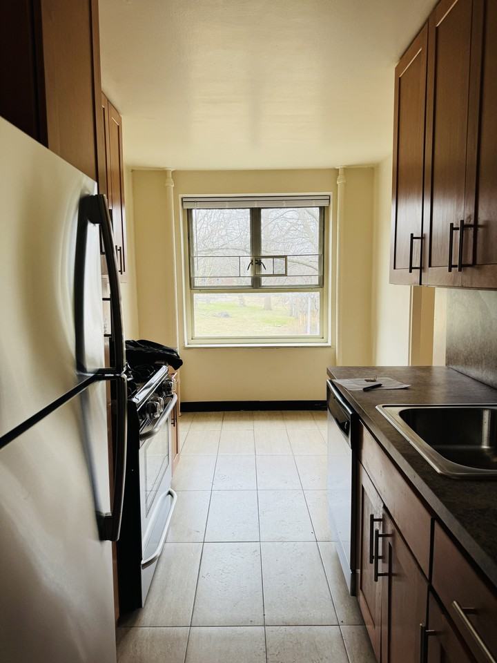 192 71st Ave #2C - Photo 3 of 8