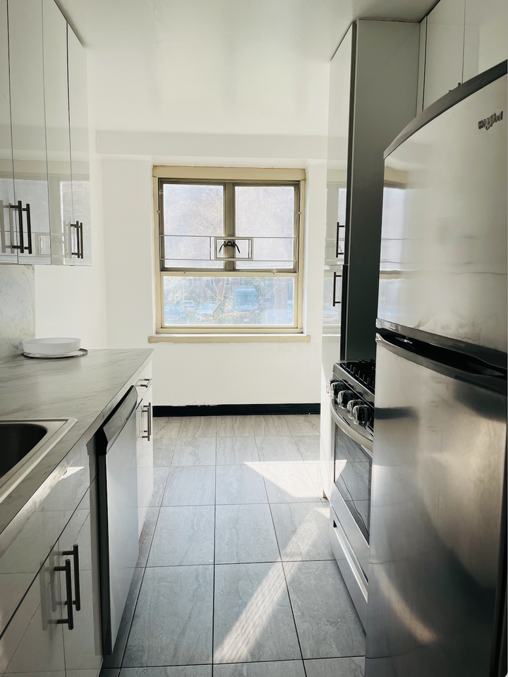 18904 188th St #1H - Photo 2 of 6