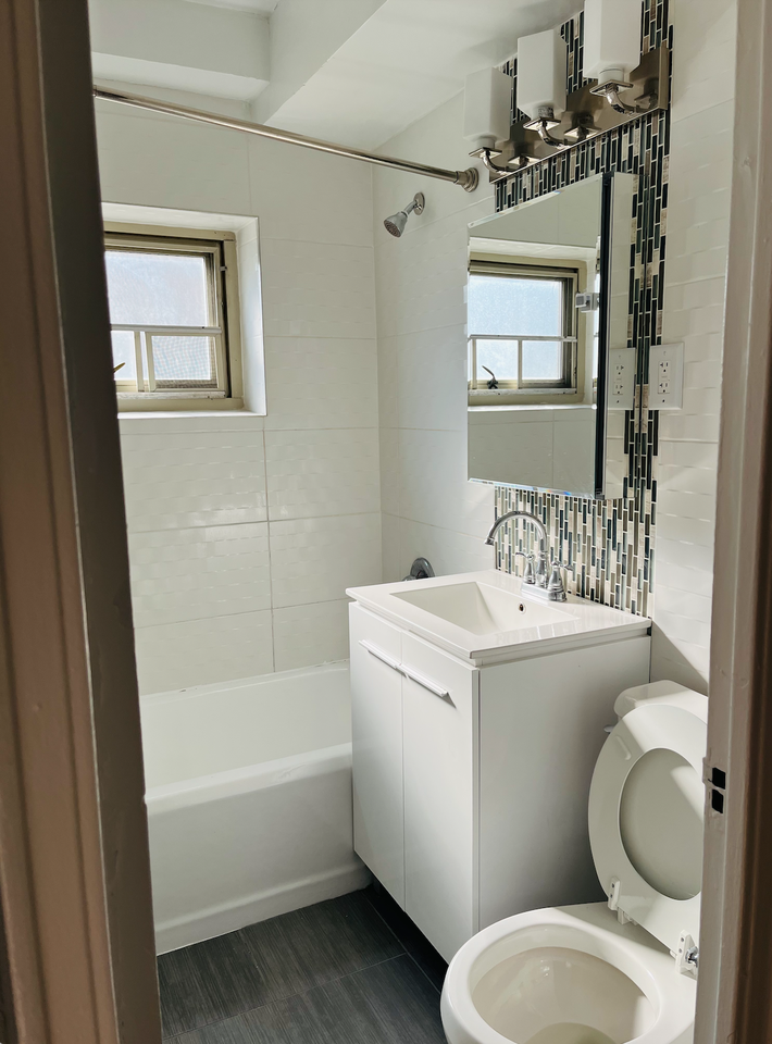 18904 188th St #1H - Photo 4 of 6