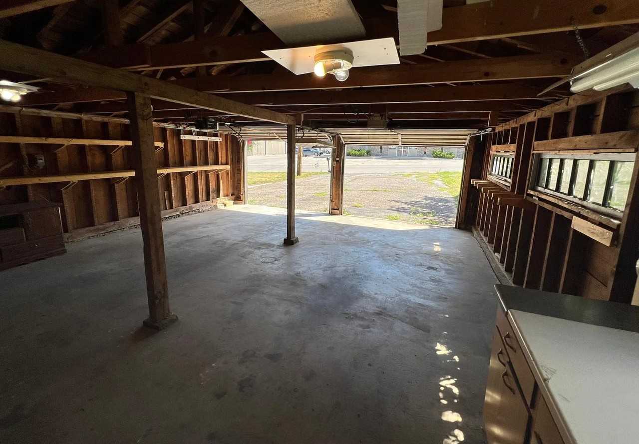 721 N 11th St - Photo 6 of 8