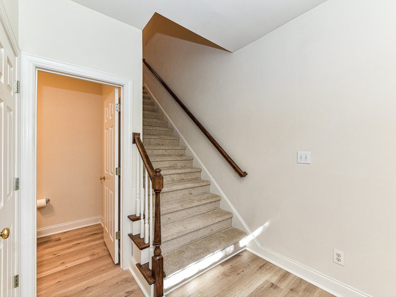 101 Meadowbrook Rd #A - Photo 4 of 33