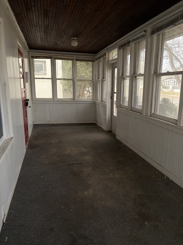 112 16th Ave S #NA - Photo 2 of 17