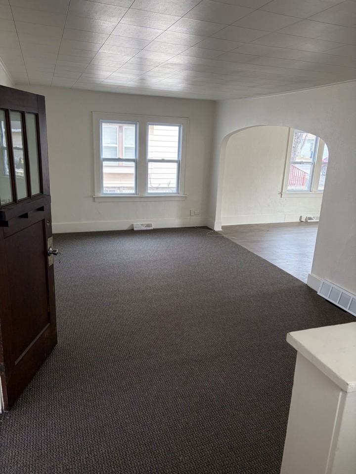 112 16th Ave S #NA - Photo 3 of 17