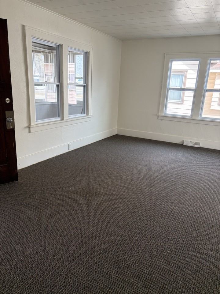 112 16th Ave S #NA - Photo 4 of 17