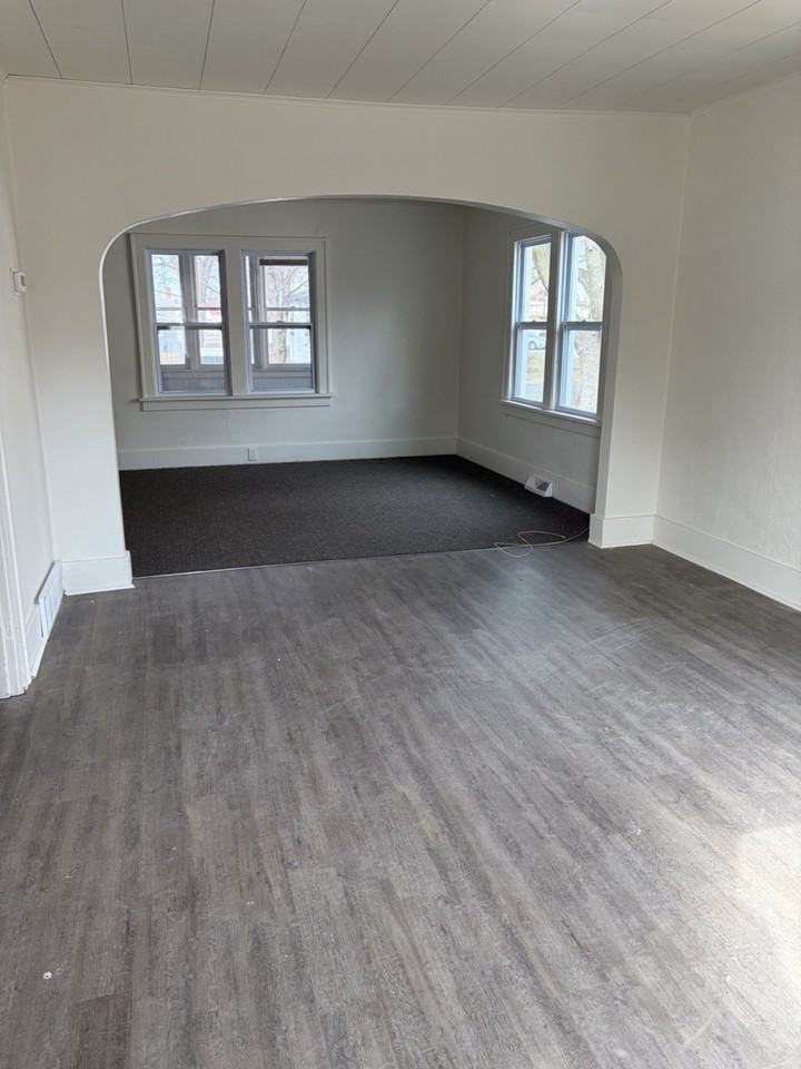 112 16th Ave S #NA - Photo 5 of 17