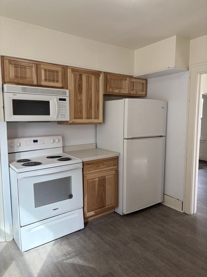 112 16th Ave S #NA - Photo 6 of 17