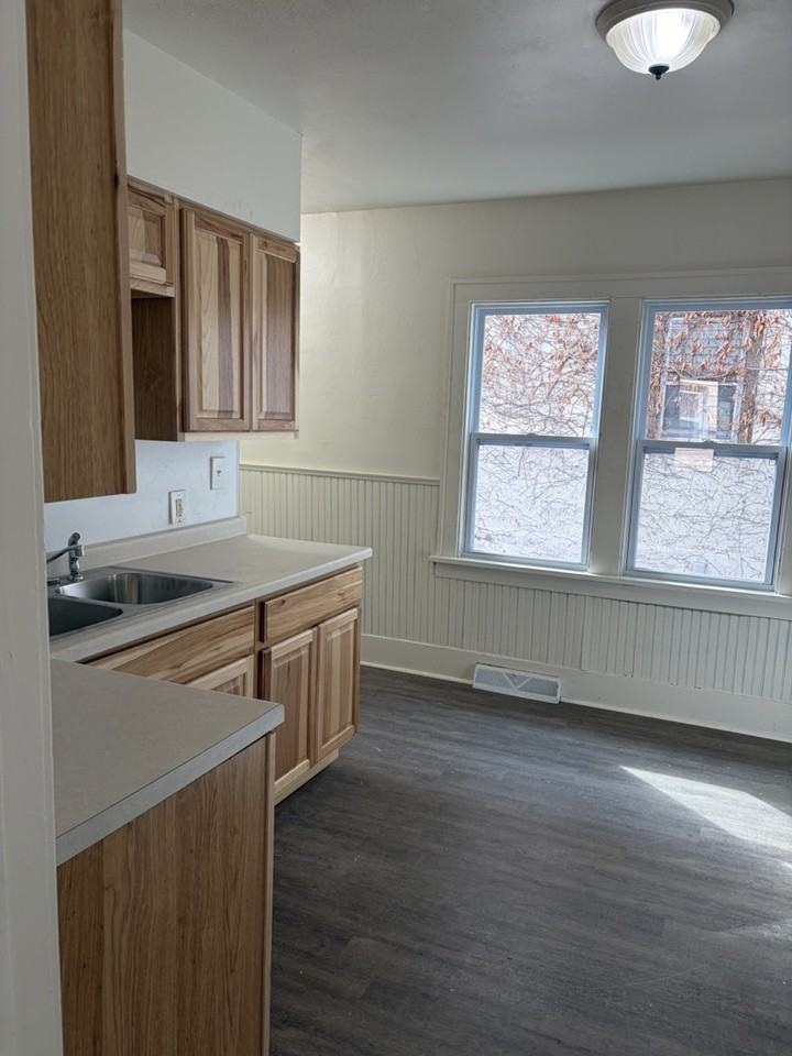 112 16th Ave S #NA - Photo 7 of 17