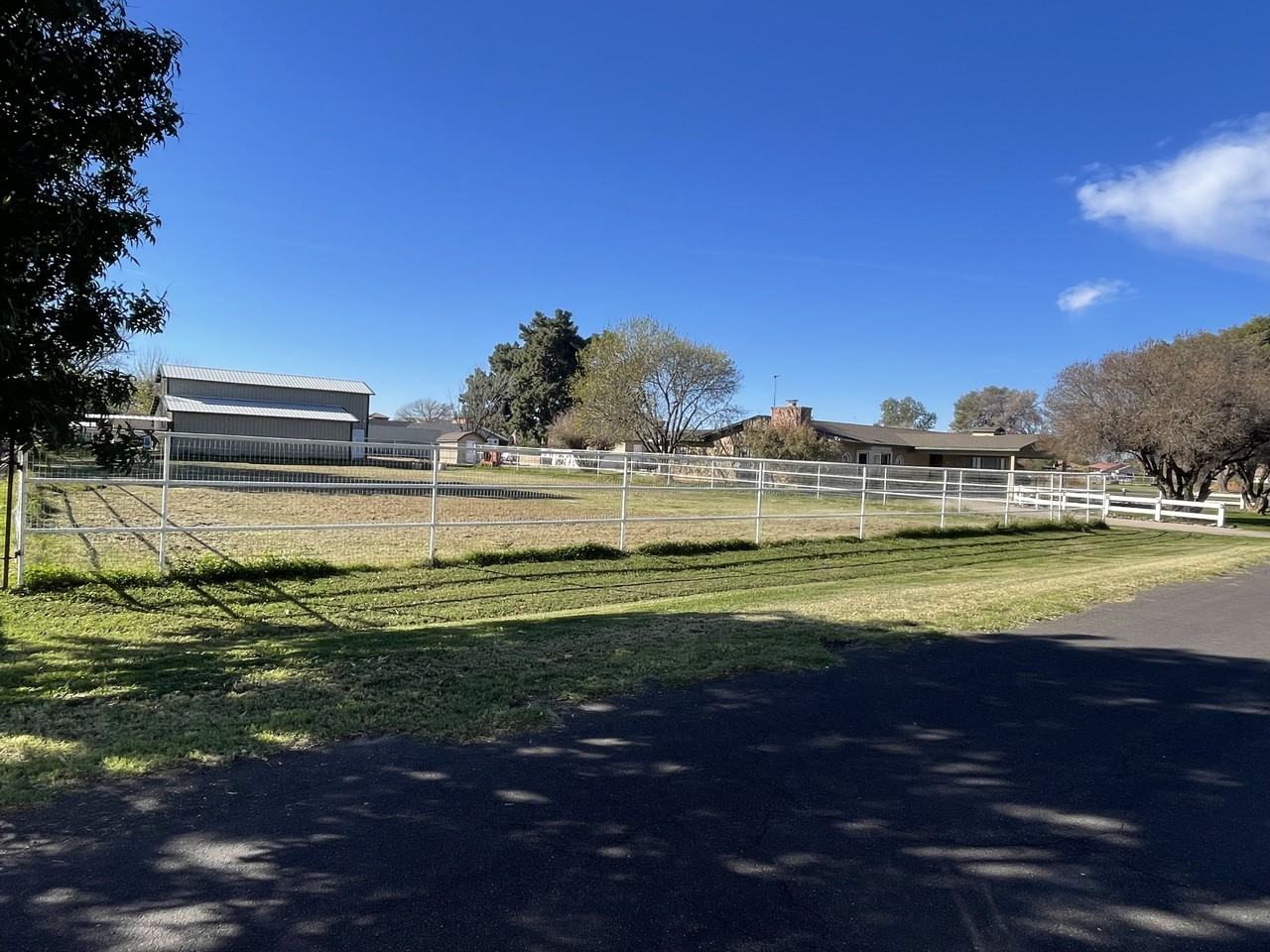 1201 E Catclaw St #NA - Photo 2 of 13