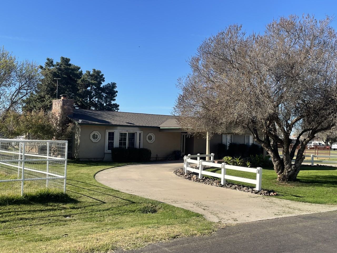 1201 E Catclaw St #NA - Photo 3 of 13