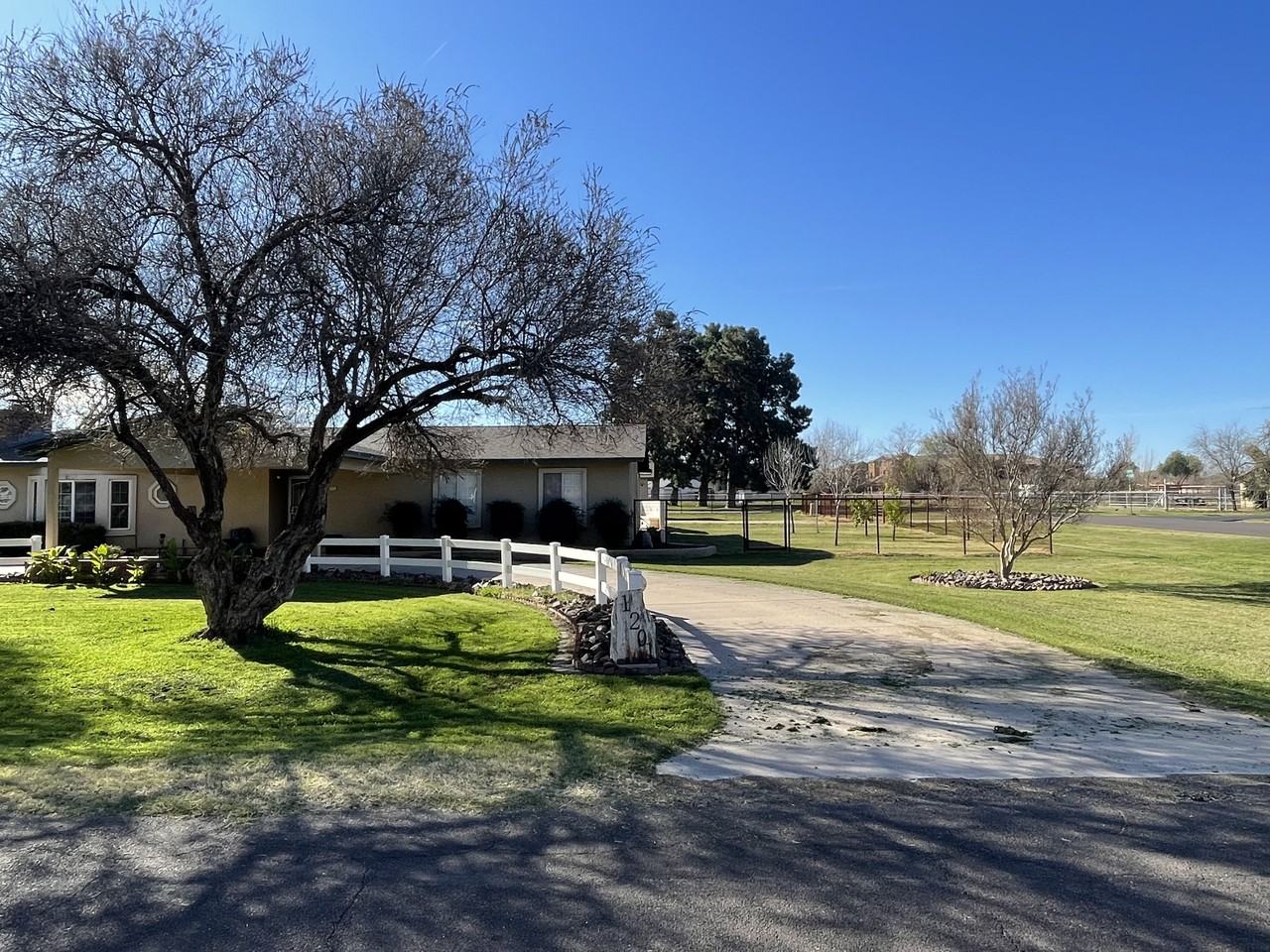 1201 E Catclaw St #NA - Photo 4 of 13