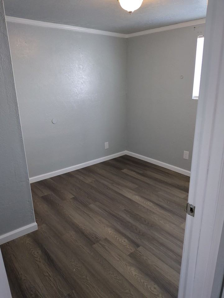 340 E 8th N #A - Photo 5 of 11