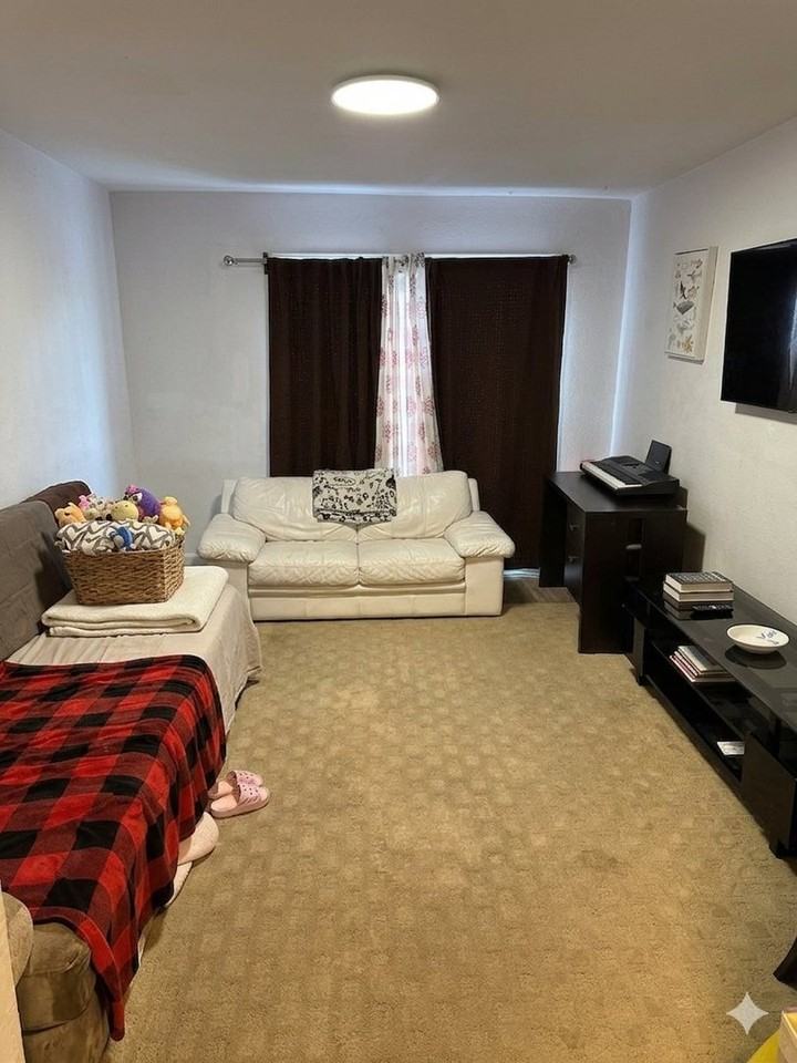 4861 Av Barclay - Photo 3 of 8