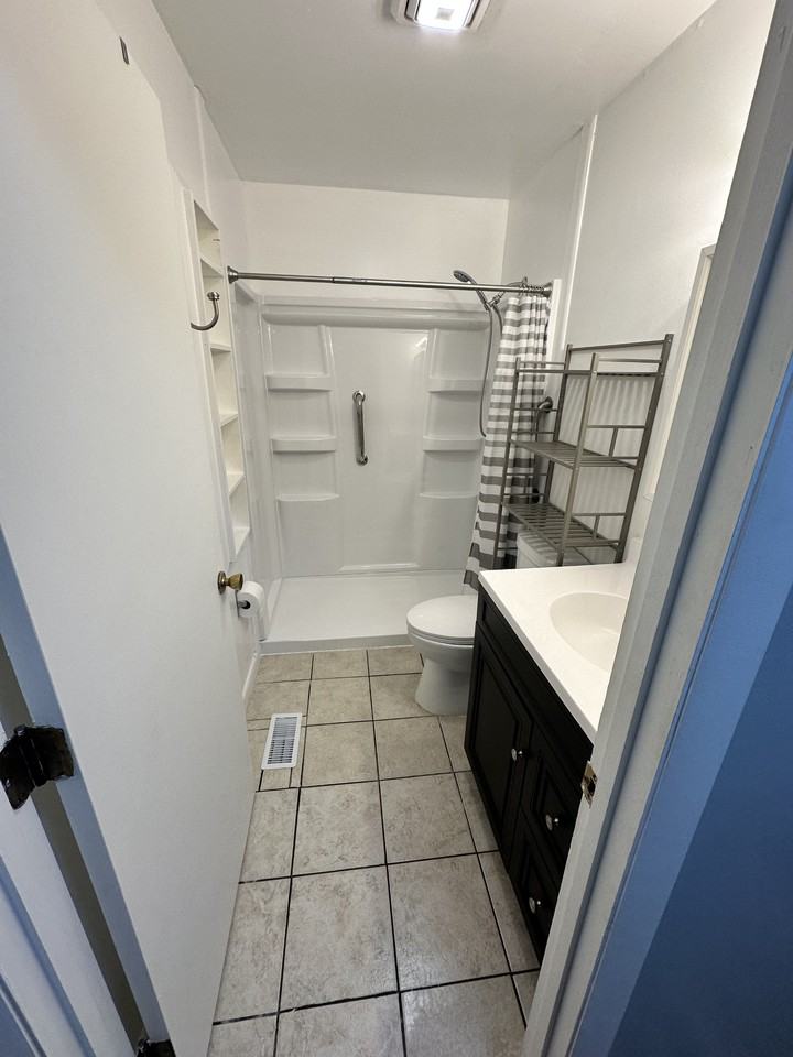 908 N Taylor St #NO6 - Photo 2 of 8