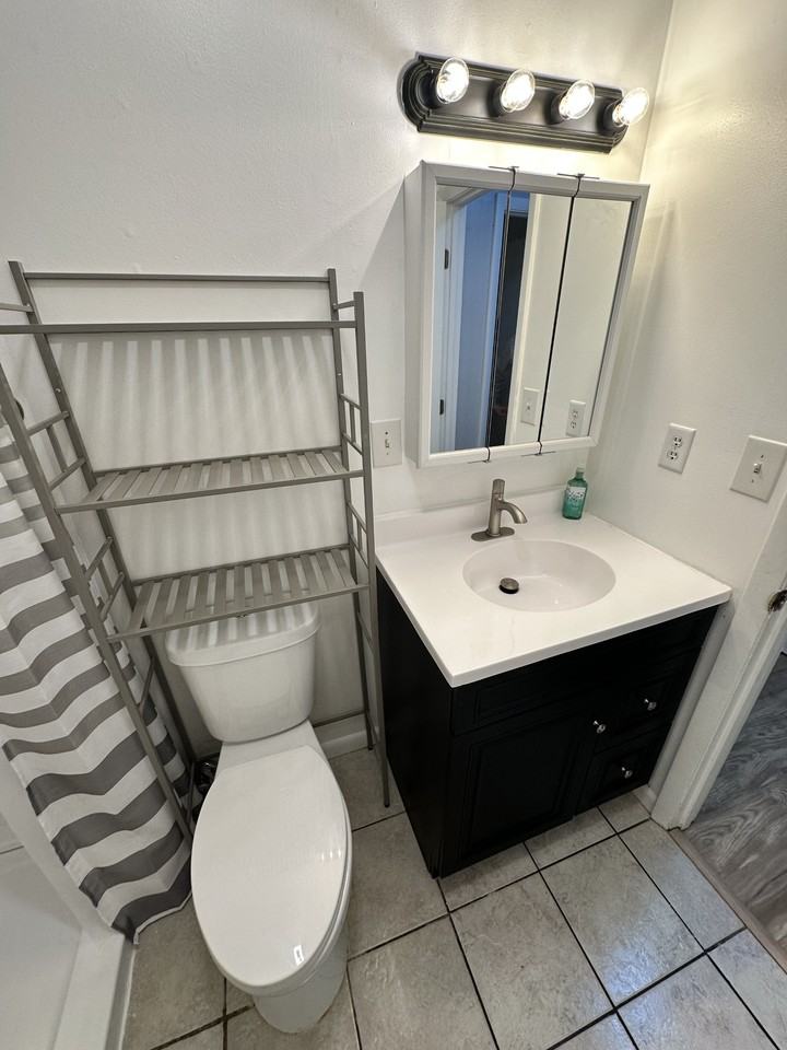 908 N Taylor St #NO6 - Photo 3 of 8