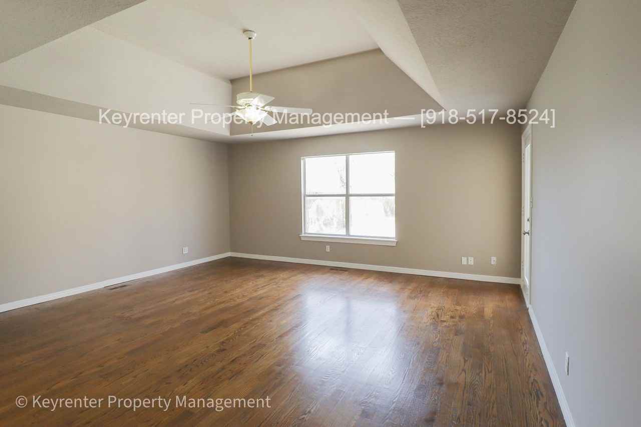 10116 S Fulton Ave - Photo 2 of 50