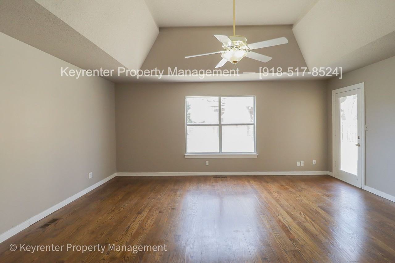 10116 S Fulton Ave - Photo 3 of 50