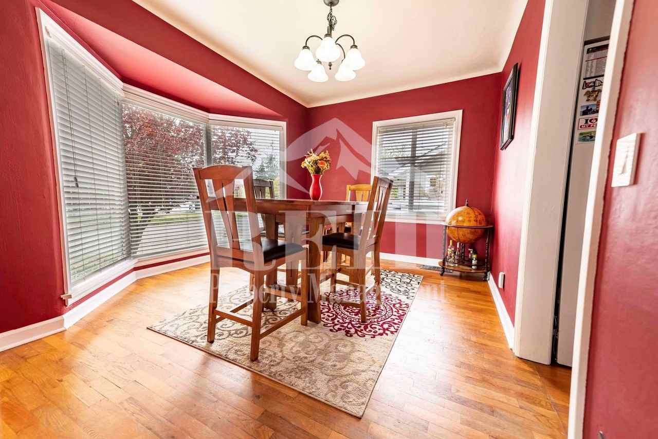 1138 Rainier Ave - Photo 3 of 15