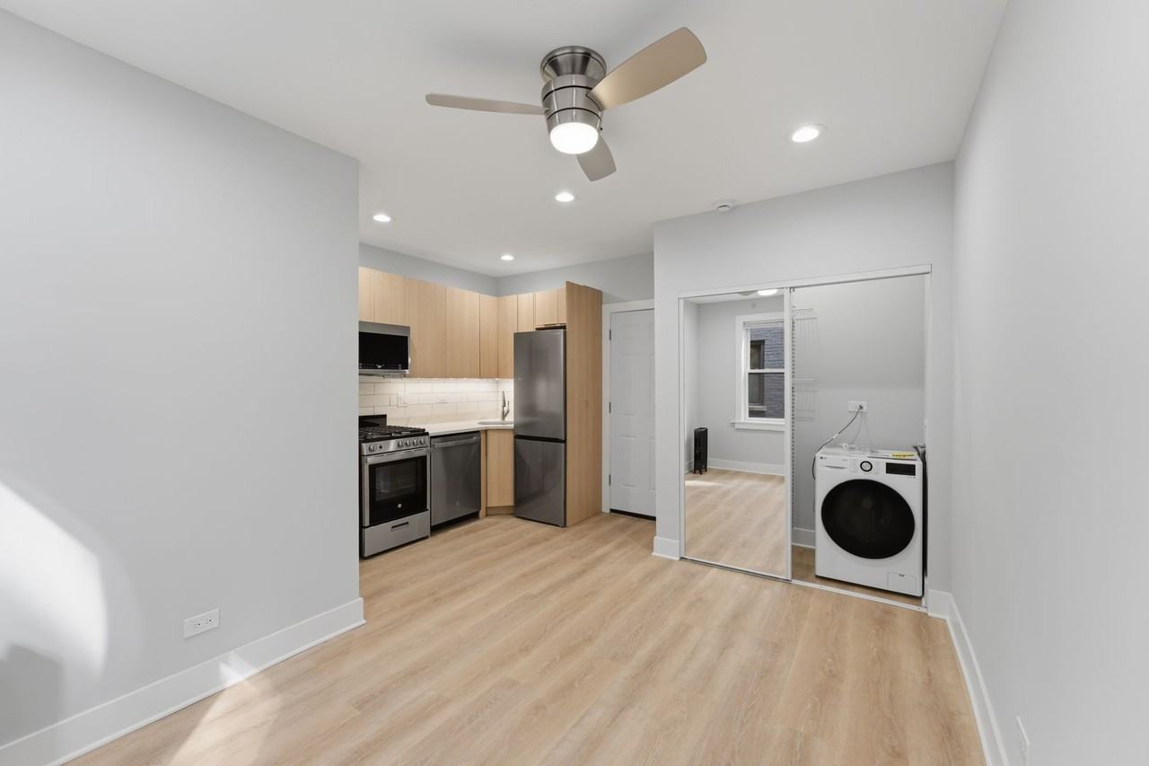 The Winthrop Place - Photo 3 of 9