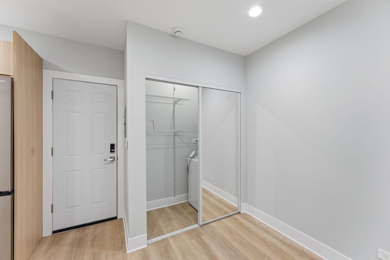 The Winthrop Place - Photo 4 of 9