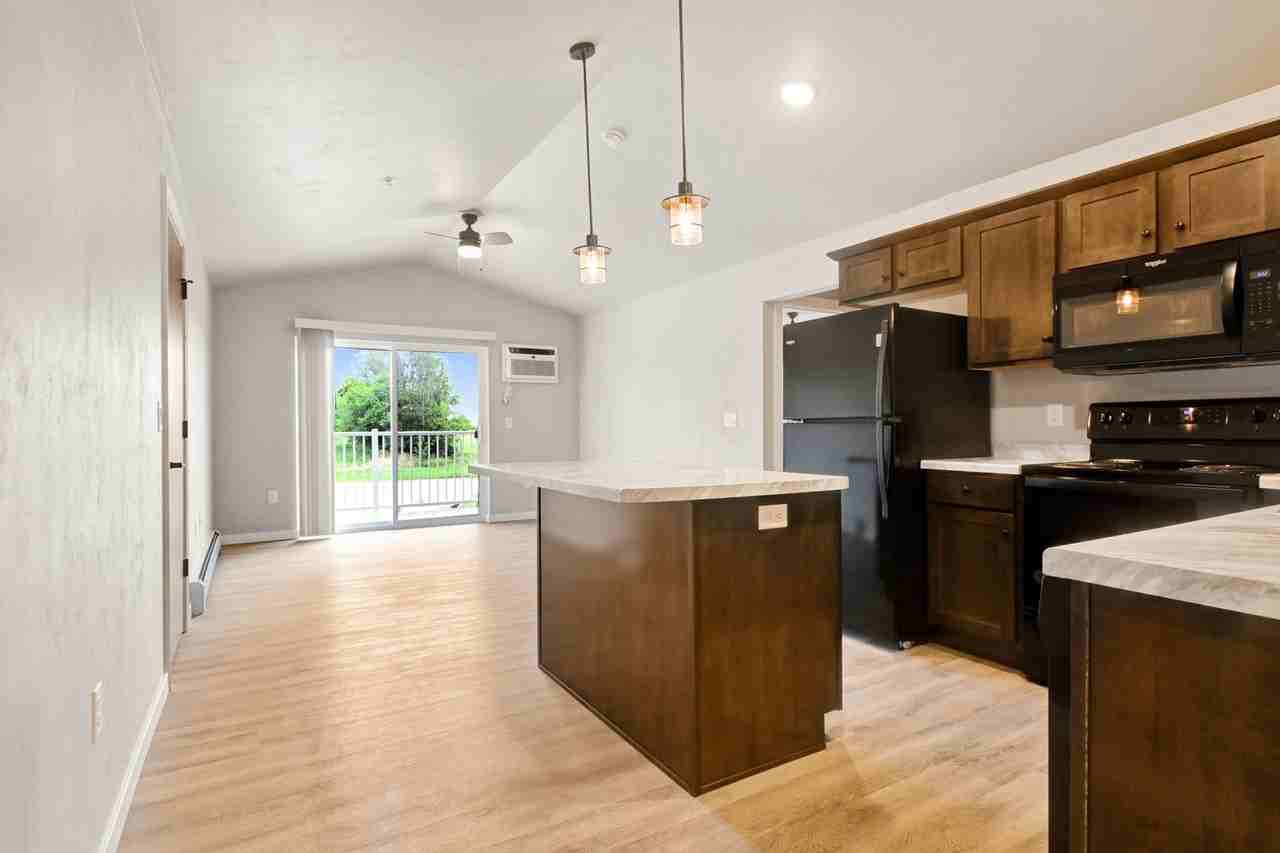 Huron Grove Apartments - Photo 2 of 4