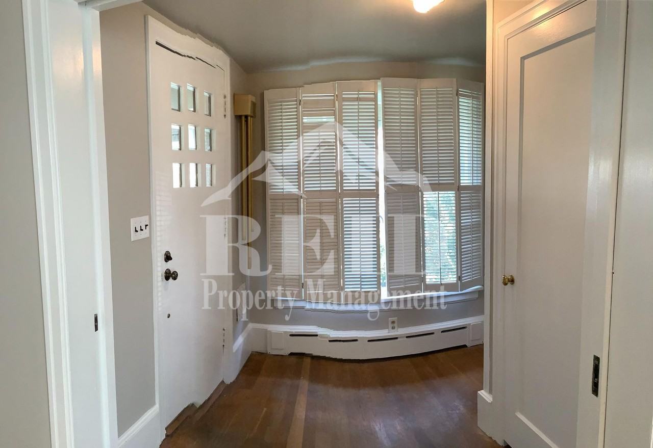 1431 Burwell St - Photo 5 of 36