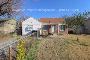 featured image of 1043 N Harvard Ave