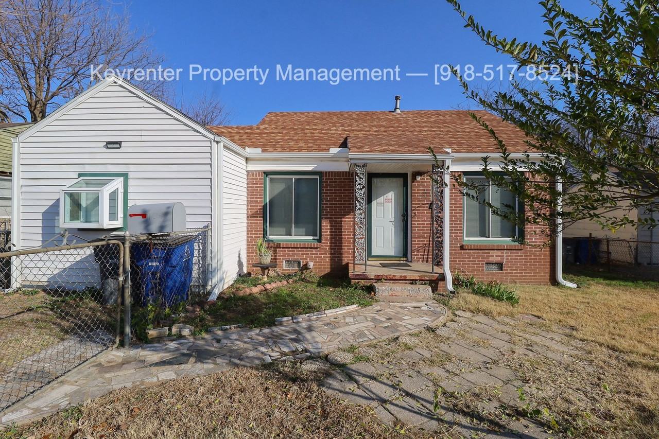 1043 N Harvard Ave - Photo 3 of 24