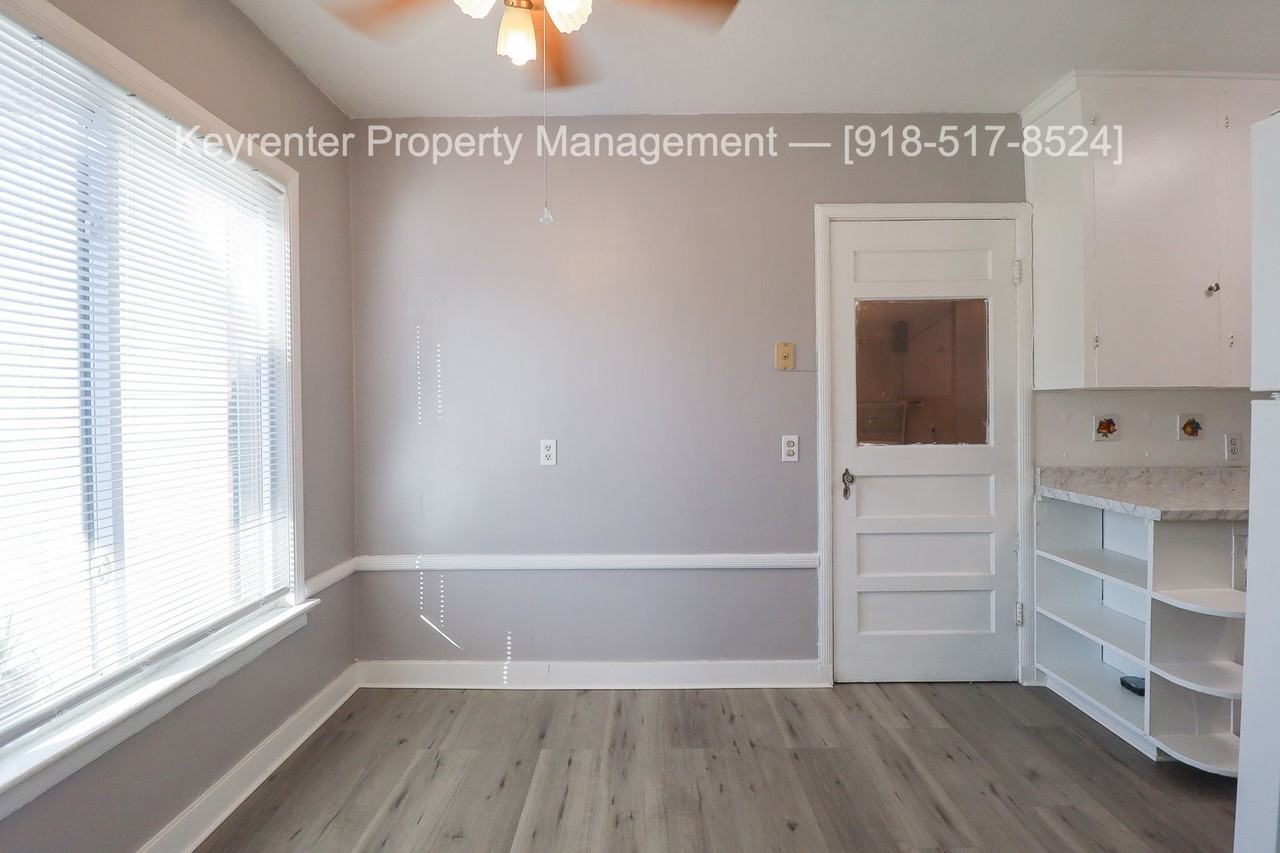 1043 N Harvard Ave - Photo 7 of 24