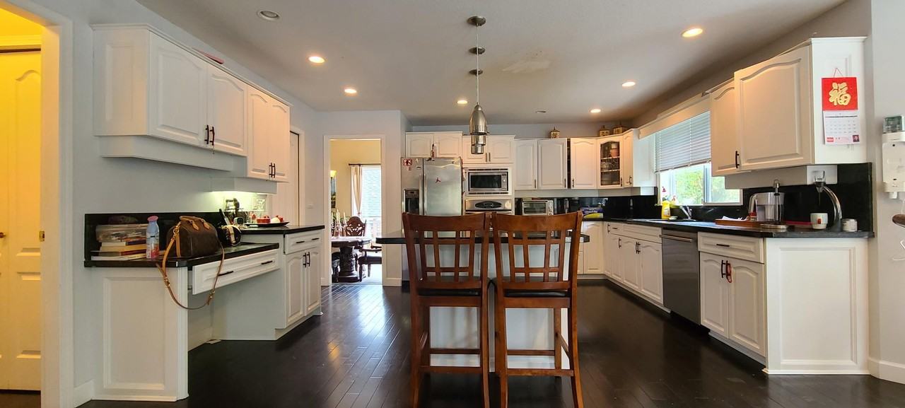 3079 145A Street - Photo 4 of 14