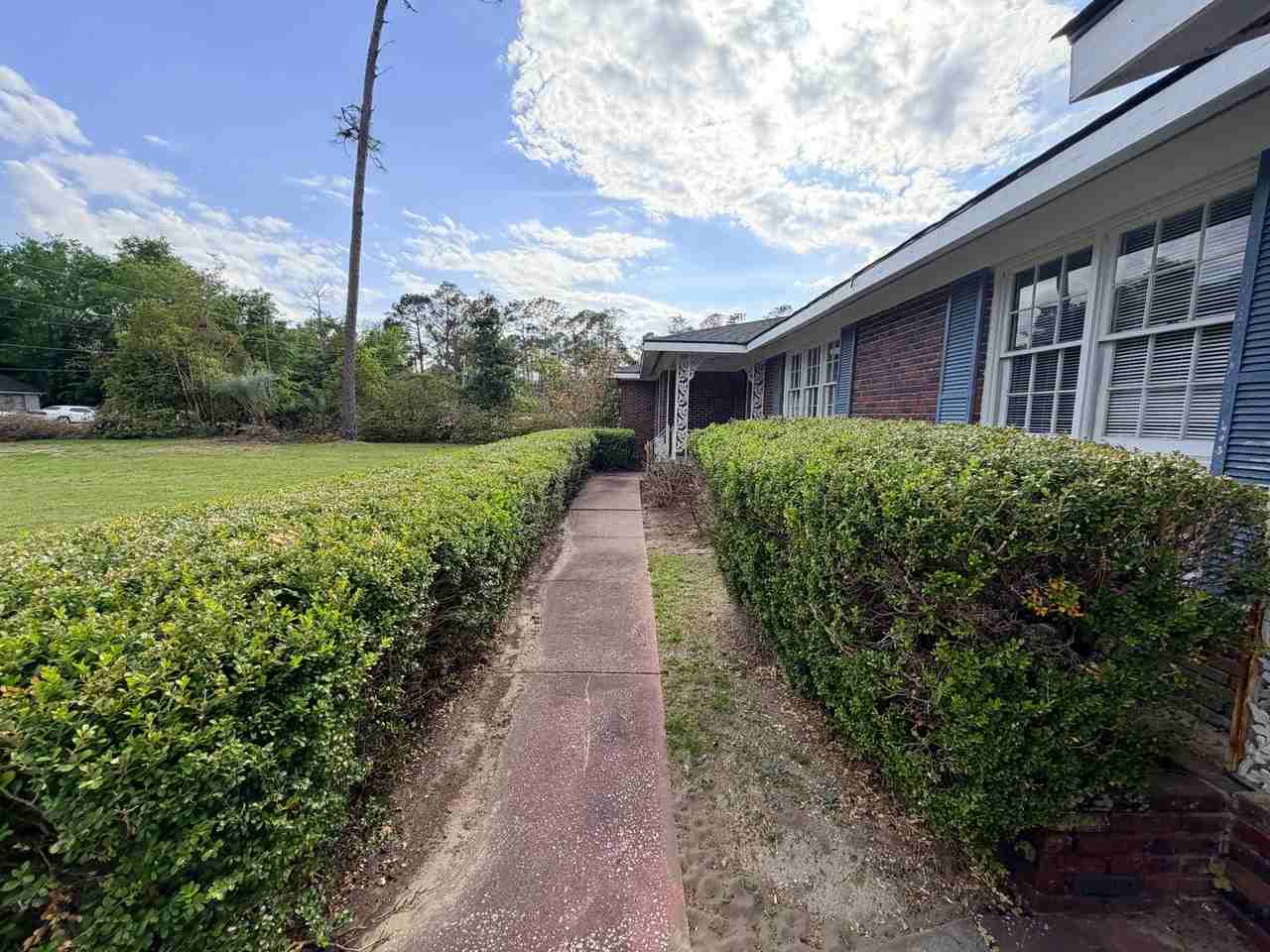 1002 W Alden Ave - Photo 3 of 38