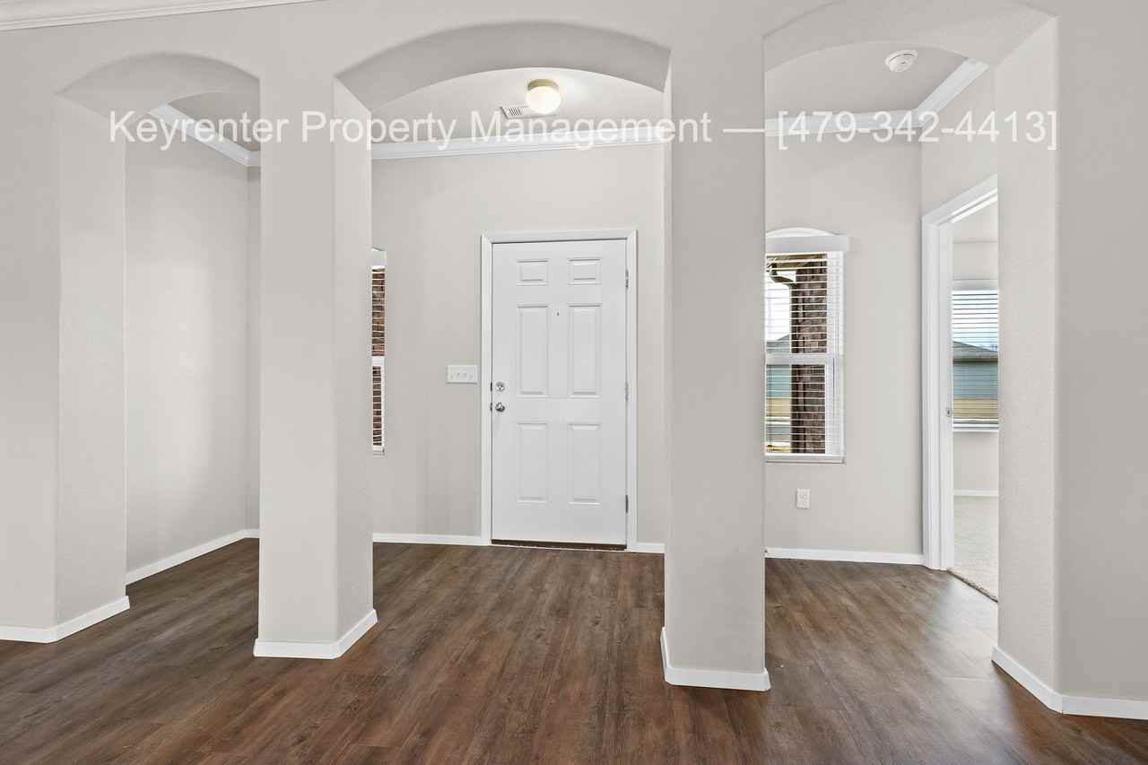 1035 Jennifer Ann Ln - Photo 2 of 29